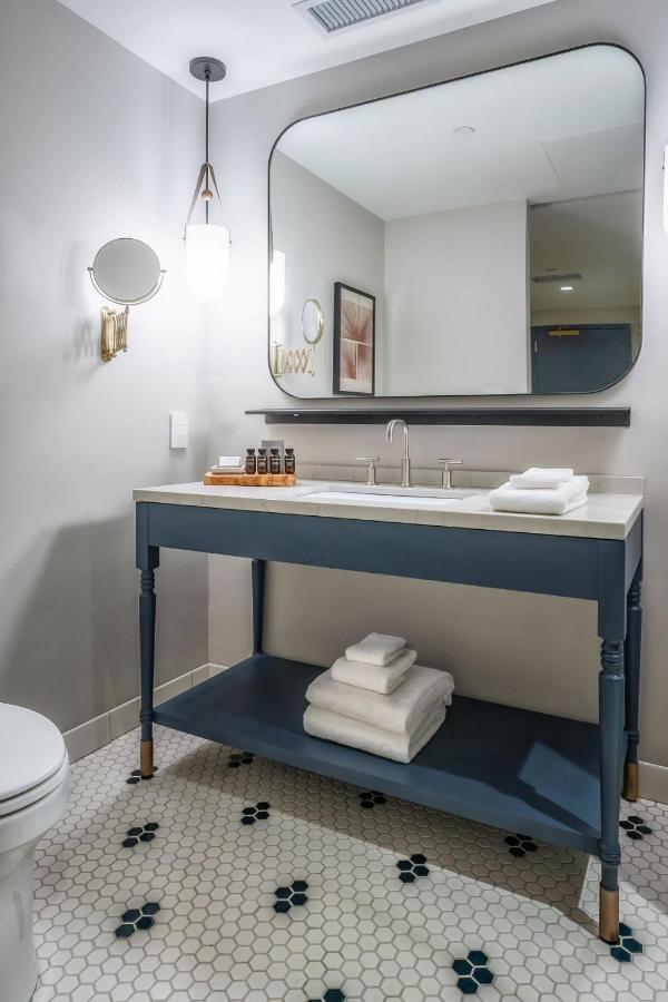 Jasper Hotel Fargo Bagian luar foto