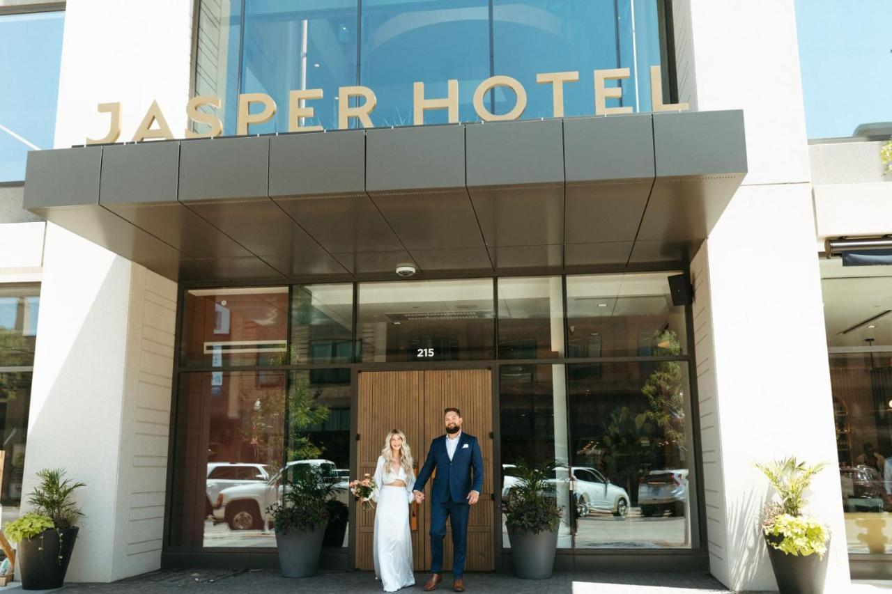 Jasper Hotel Fargo Bagian luar foto